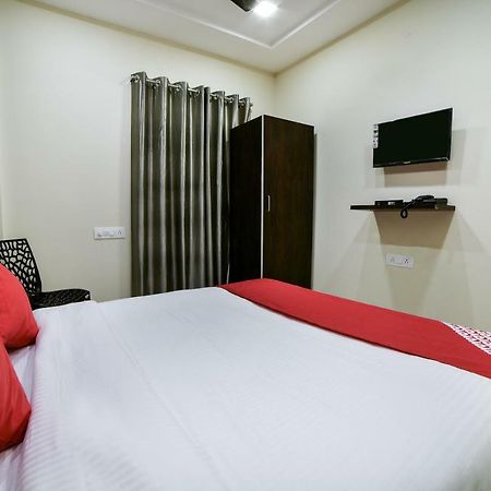 Oyo 16606 Iconic Living Hotel Hyderabad Ngoại thất bức ảnh