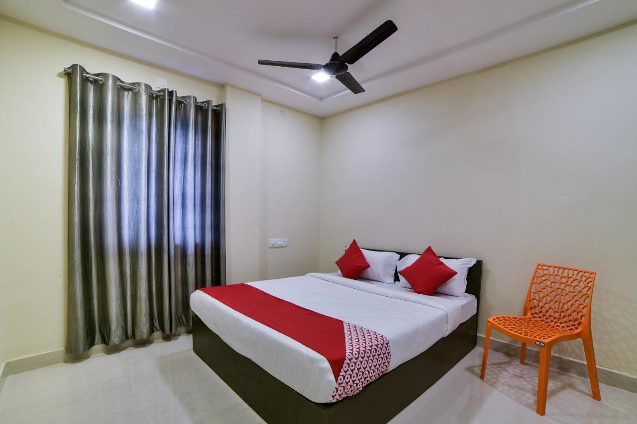 Oyo 16606 Iconic Living Hotel Hyderabad Ngoại thất bức ảnh
