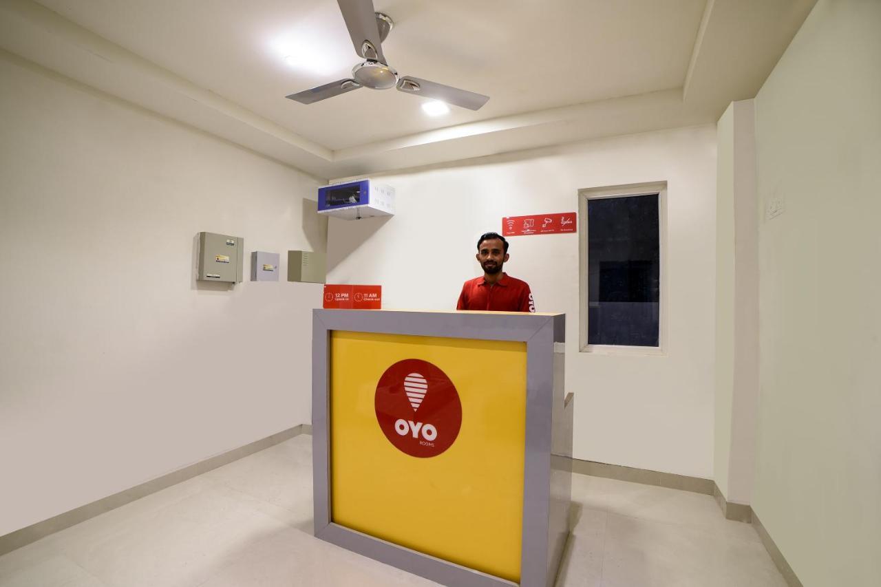 Oyo 16606 Iconic Living Hotel Hyderabad Ngoại thất bức ảnh