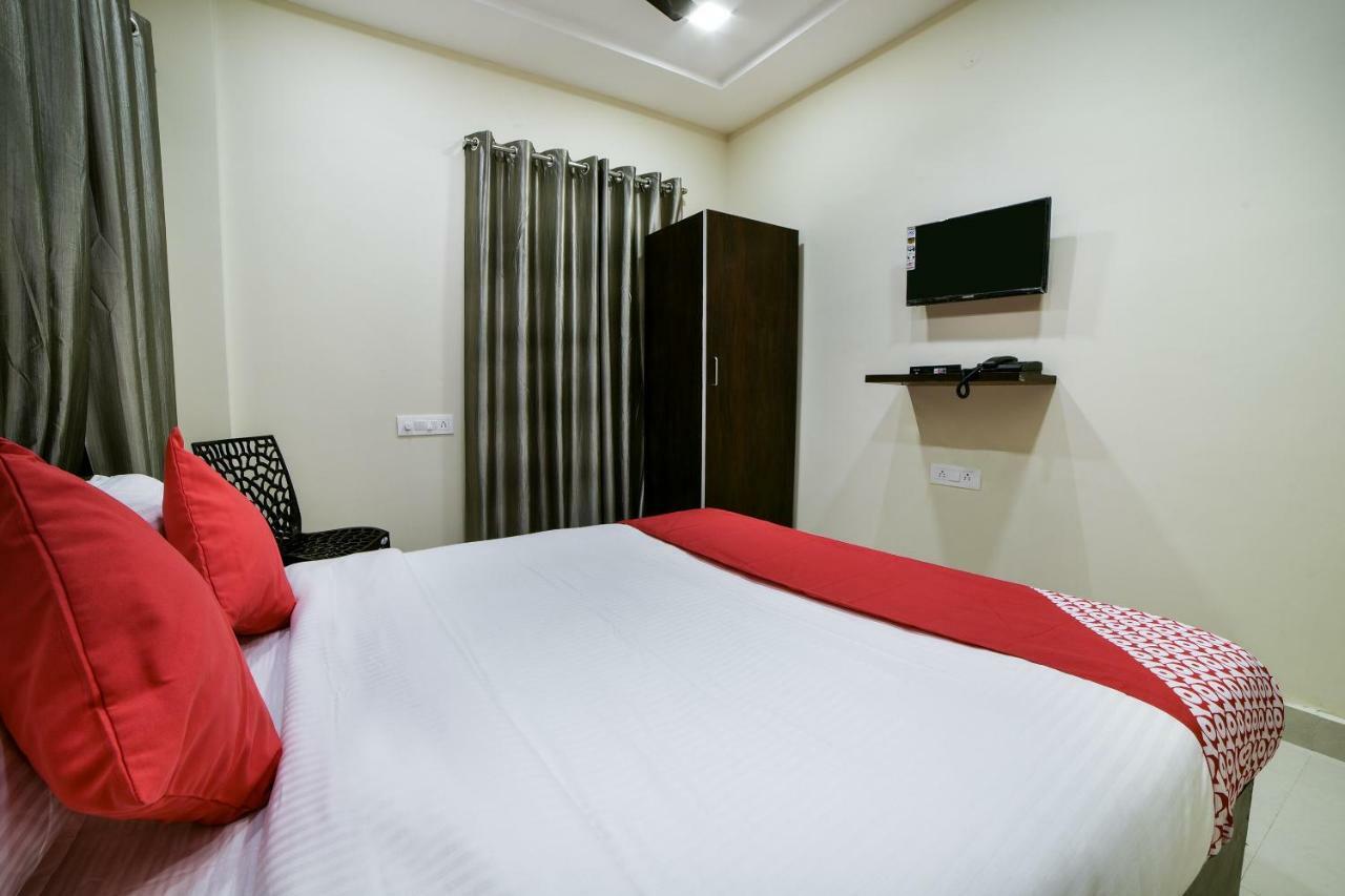 Oyo 16606 Iconic Living Hotel Hyderabad Ngoại thất bức ảnh